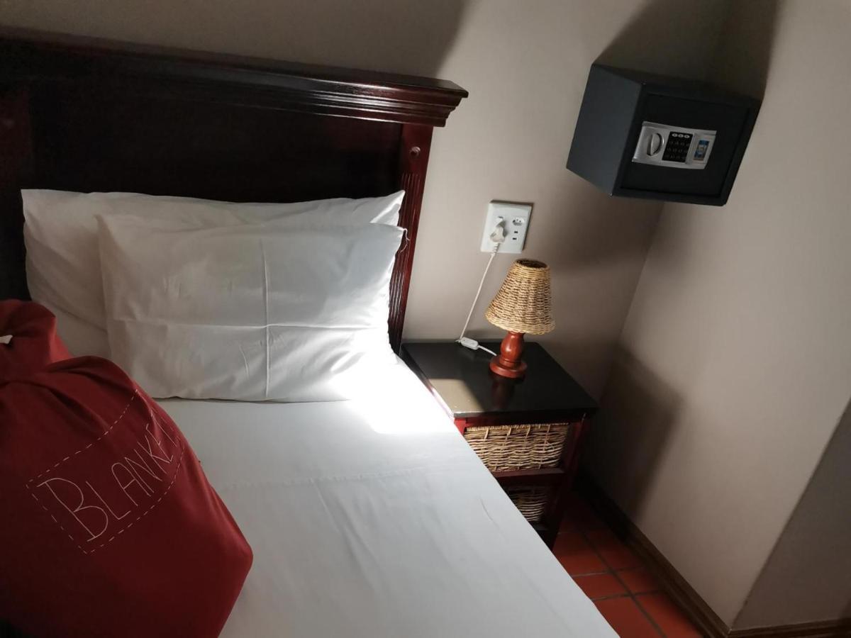 Londiningi Guesthouse Windhoek Buitenkant foto